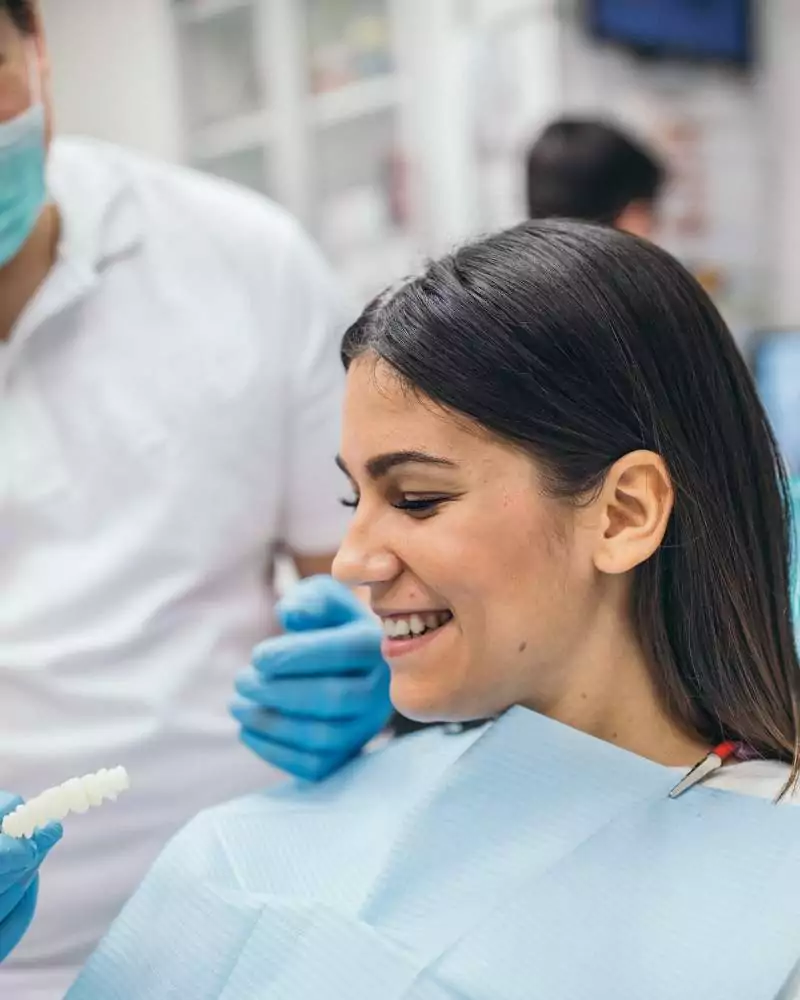 Szczęśliwa pacjentka po zabiegu u dr Hercka 