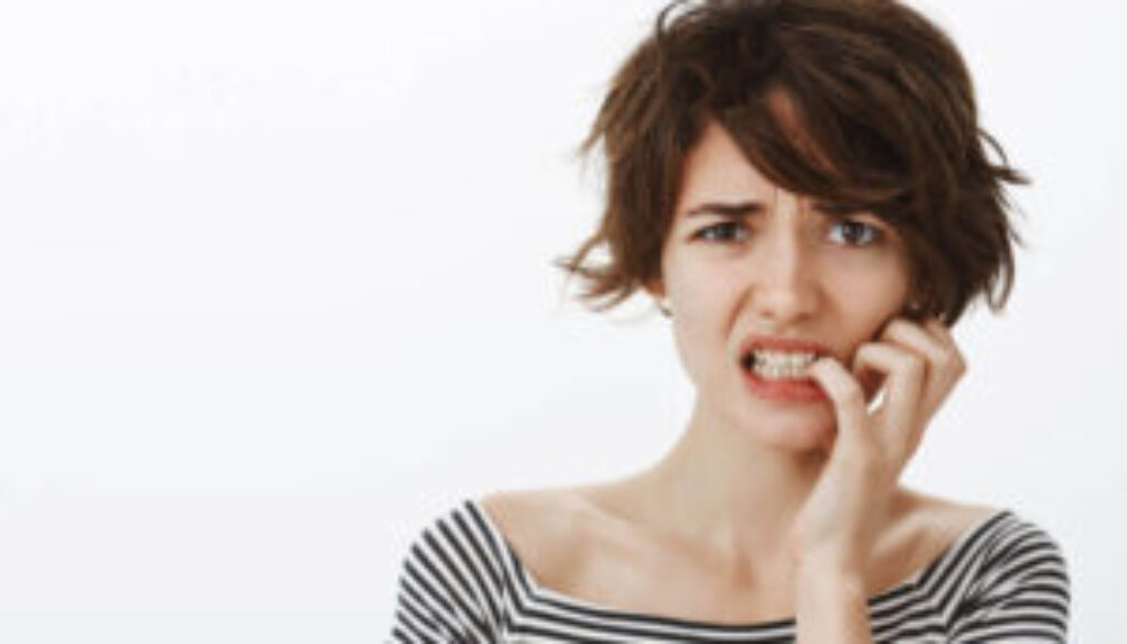 zblizenie-na-zmartwiona-i-winna-urocza-kobiete-wykrzywiona-nerwowo (1) zblizenie-na-zmartwiona-i-winna-urocza-kobiete-wykrzywiona-nerwowo (1)