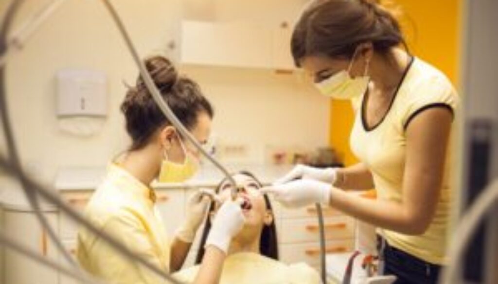 assistant-caries-canal-chair-care-min